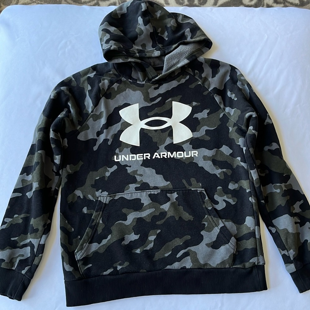 Under Armour Coldgear Hoodie. camouflage. Excellent condition. YLG.